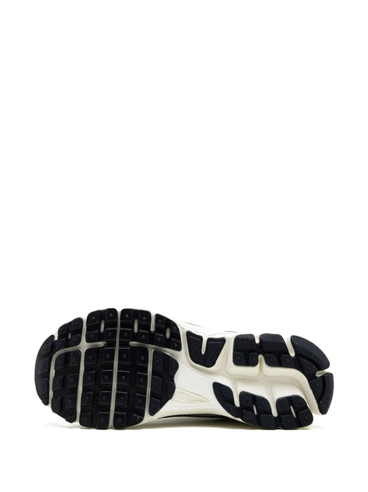 Nike Vomero 5 "Photon Dust"